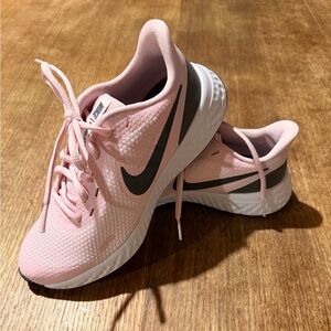Nike revolution girls running shoes in barely rose